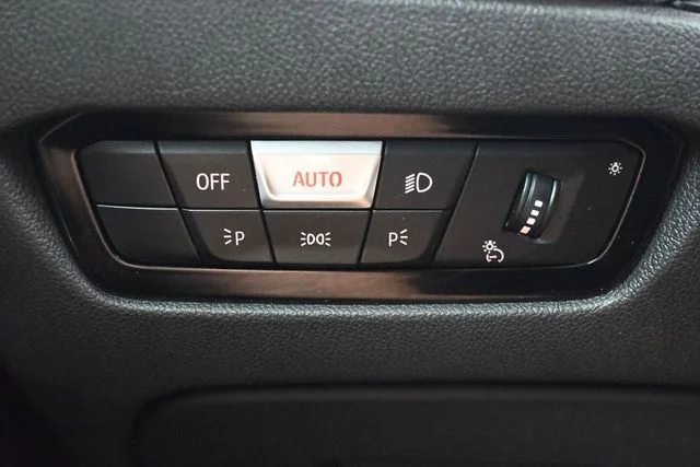 Used 2020 Black BMW 330i image 22