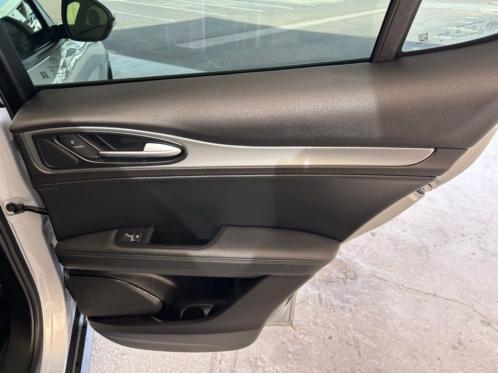 New 2025 Moonlight Gray Metallic Exterior Paint Alfa Romeo Base image 16
