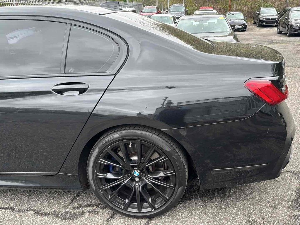 Used 2022 Black BMW 740i image 7