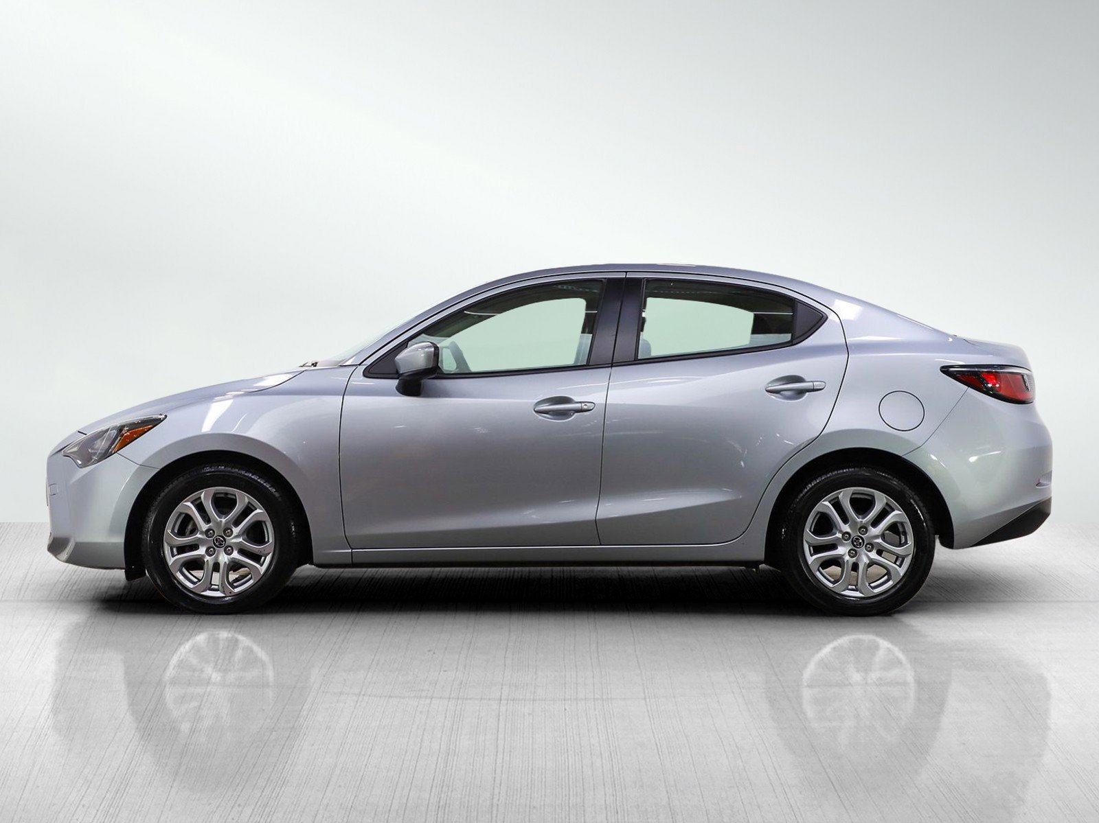 Used 2018 Toyota Yaris iA Base with VIN 3MYDLBYV0JY316950 for sale in Burnsville, Minnesota