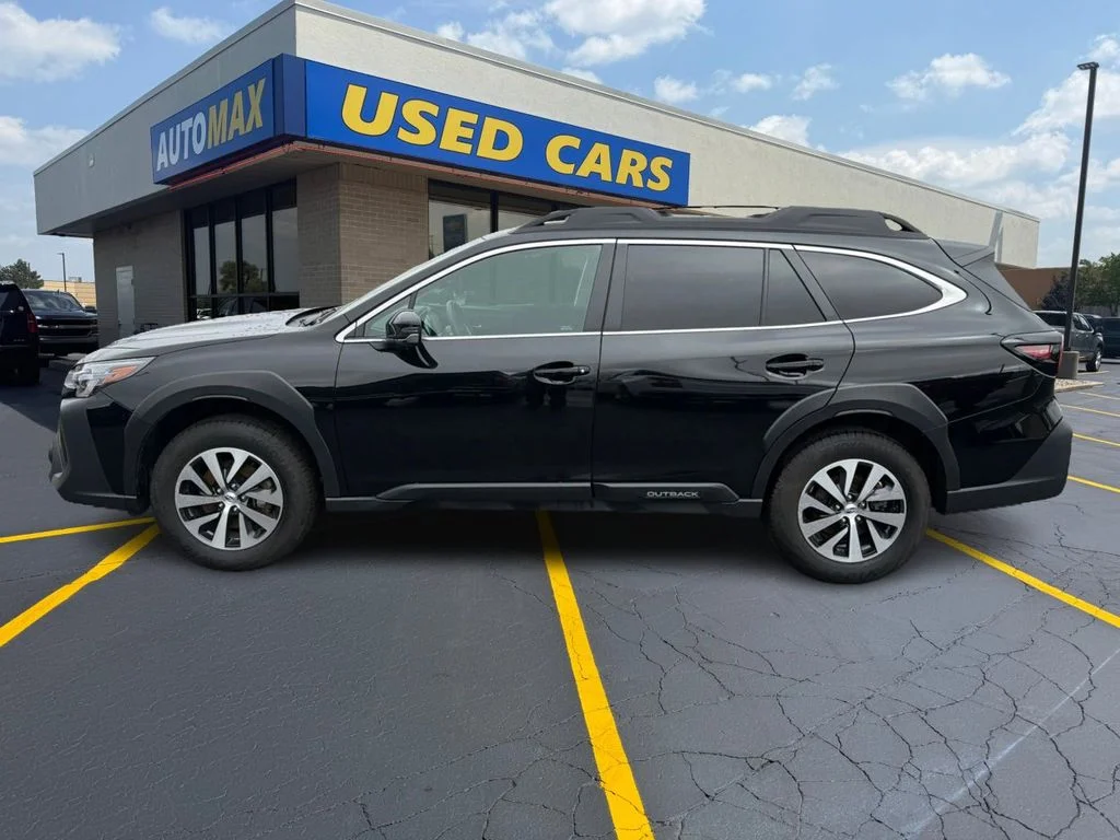 Used 2025 Crystal Black Silica Subaru Premium image 8