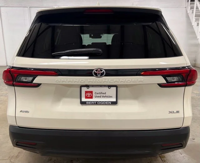 Used 2024 White Toyota XLE image 5