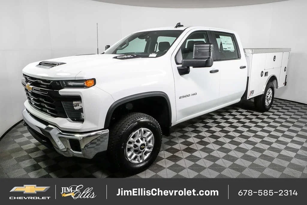 New 2026 Summit White Chevrolet WT image 22