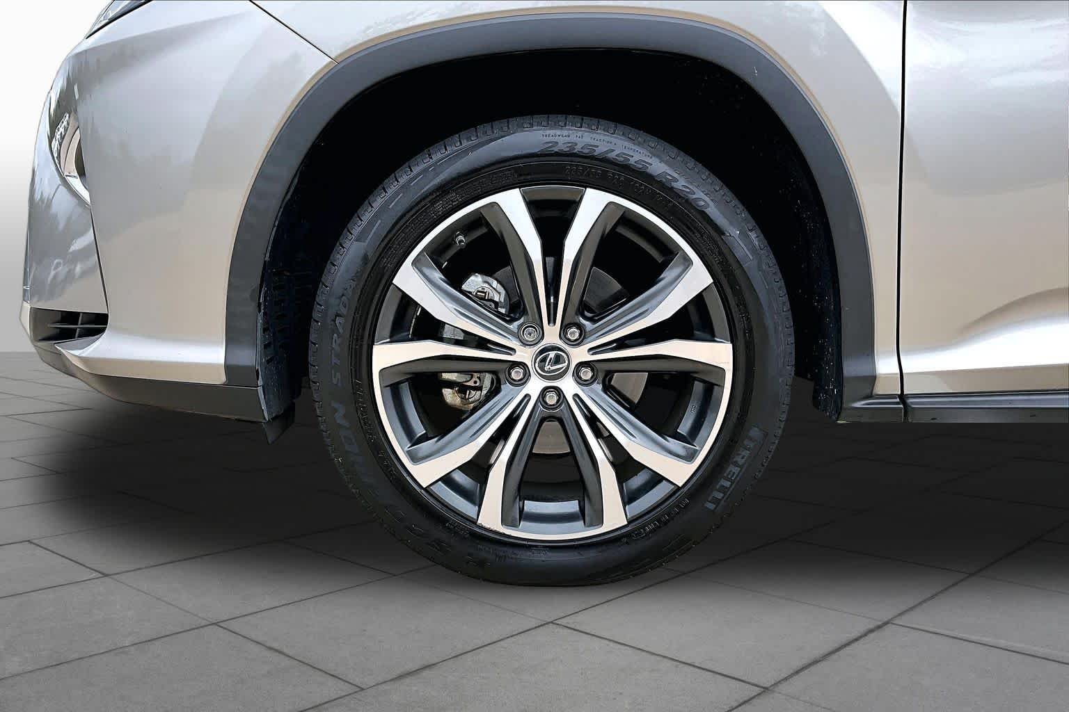 Used 2019 Atomic Silver Lexus  image 10