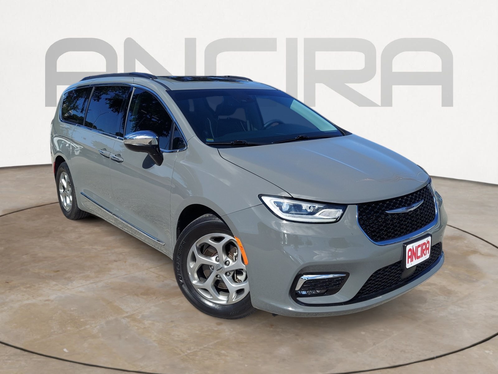 Used 2023 Ceramic Gray Clearcoat Chrysler Limited image 4