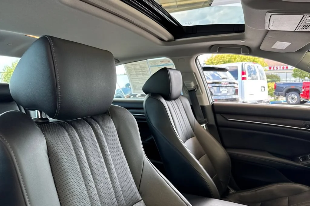 2018 Honda Accord Touring - Photo 16