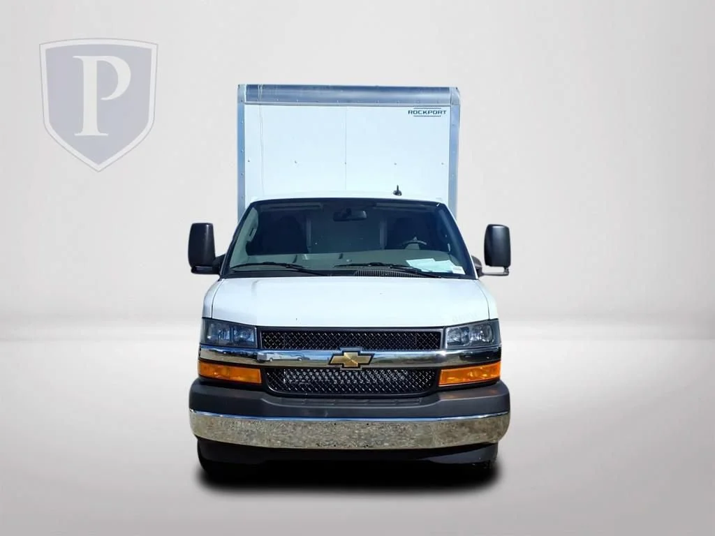 New 2025 Summit White Chevrolet 1WT image 2