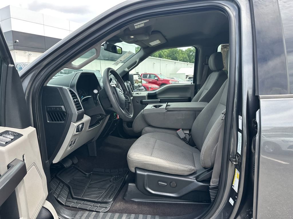 Used 2020  Ford XL image 9