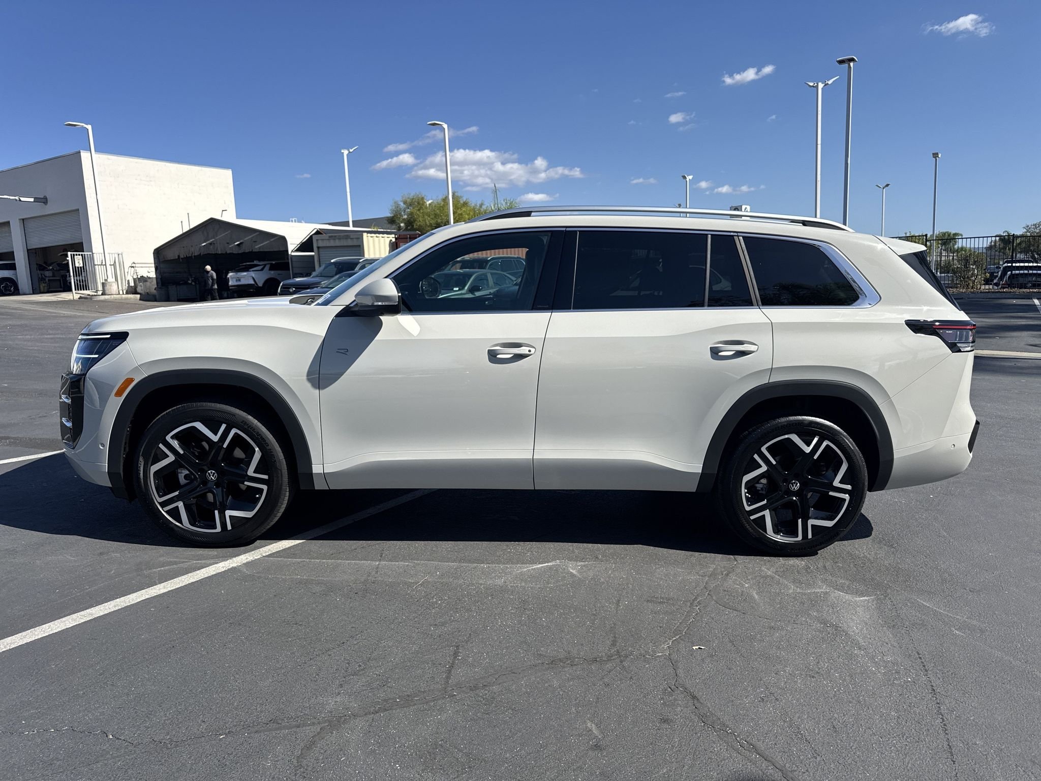New 2027 SANDSTONE Volkswagen SEL Premium R-Line image 5