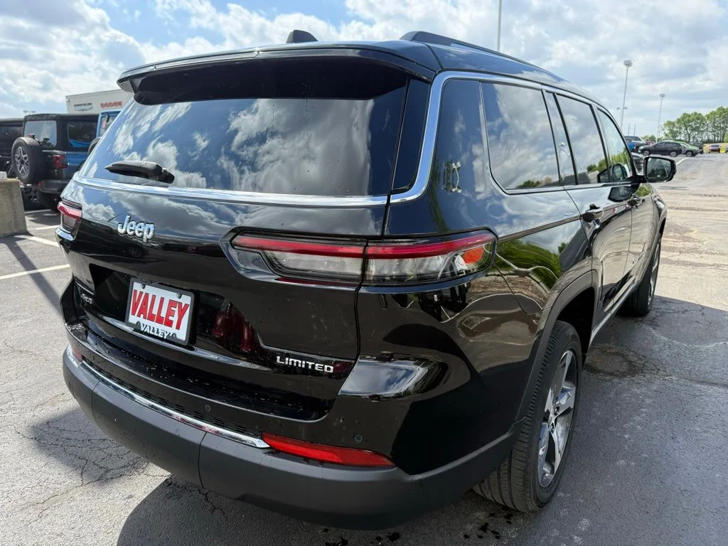 Used 2023 Black Jeep Limited image 6