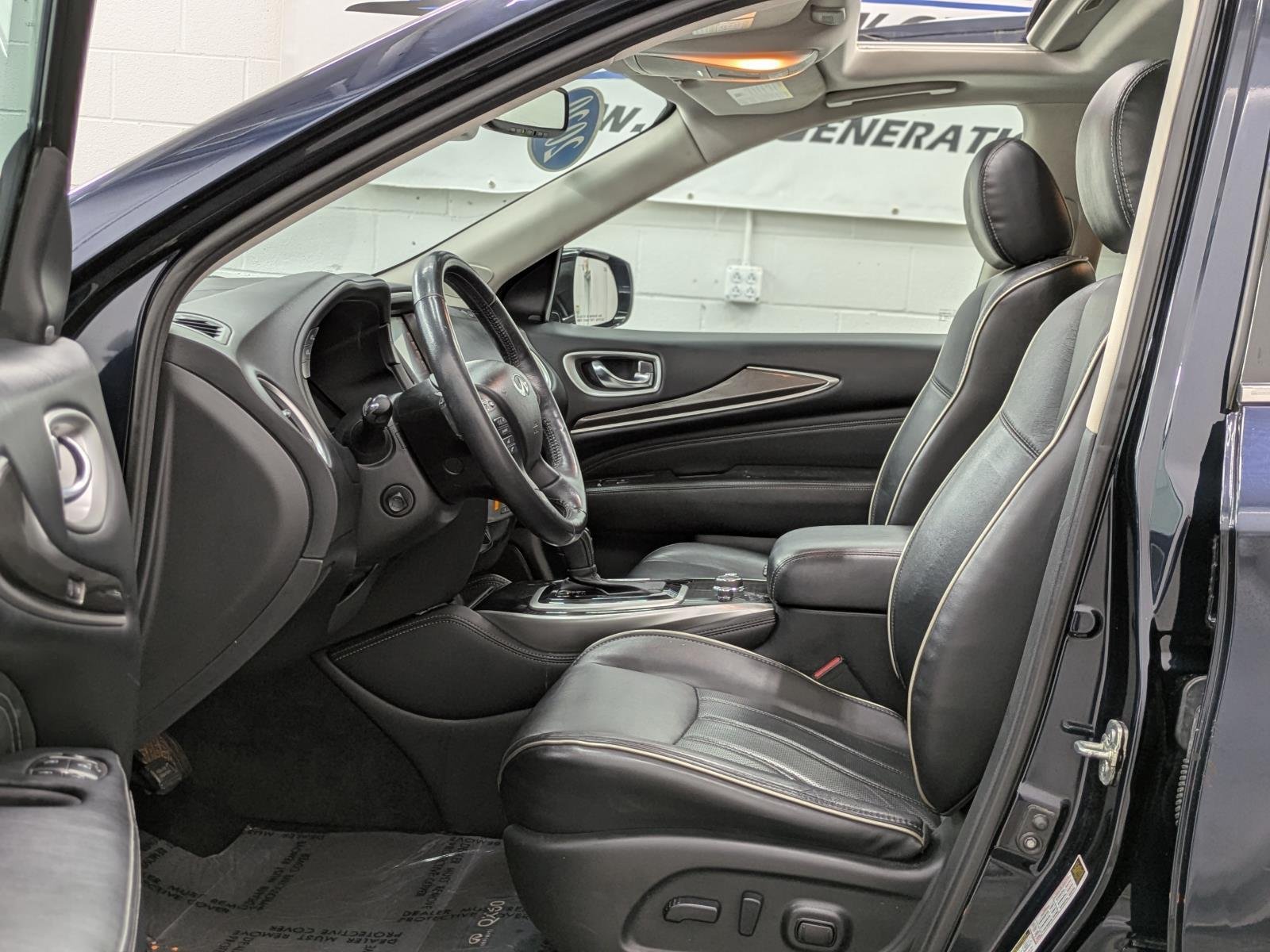 2020 Infiniti QX60 Luxe photo 2