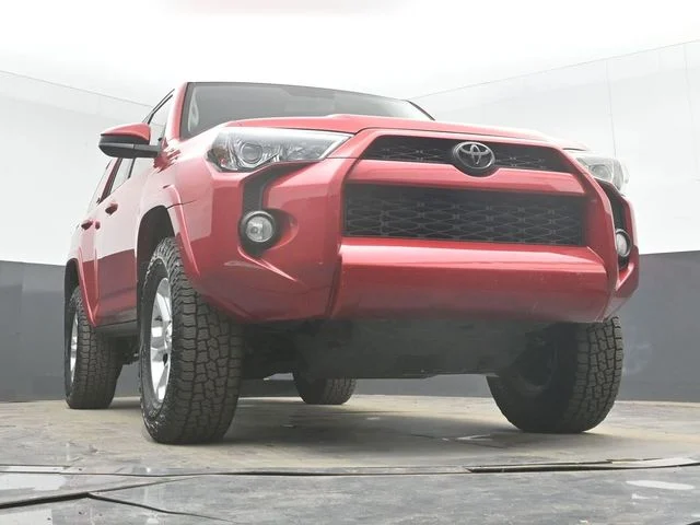 Used 2018 Barcelona Red Metallic Toyota SR5 image 41