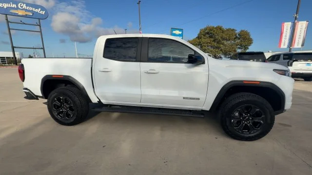 Used 2025 Summit White GMC Elevation image 9
