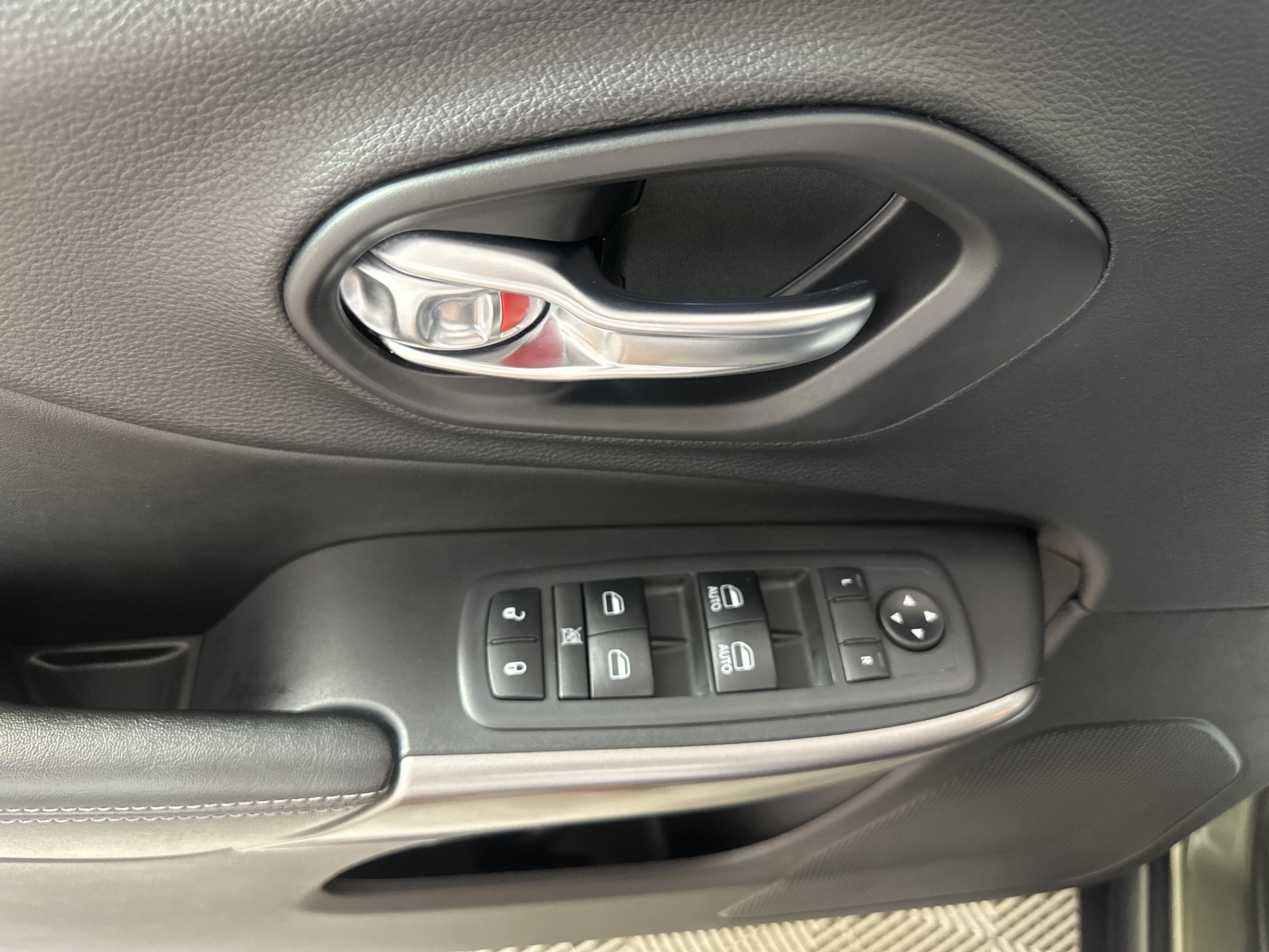 Used 2019 Olive Green Pearlcoat Jeep Latitude Plus image 11