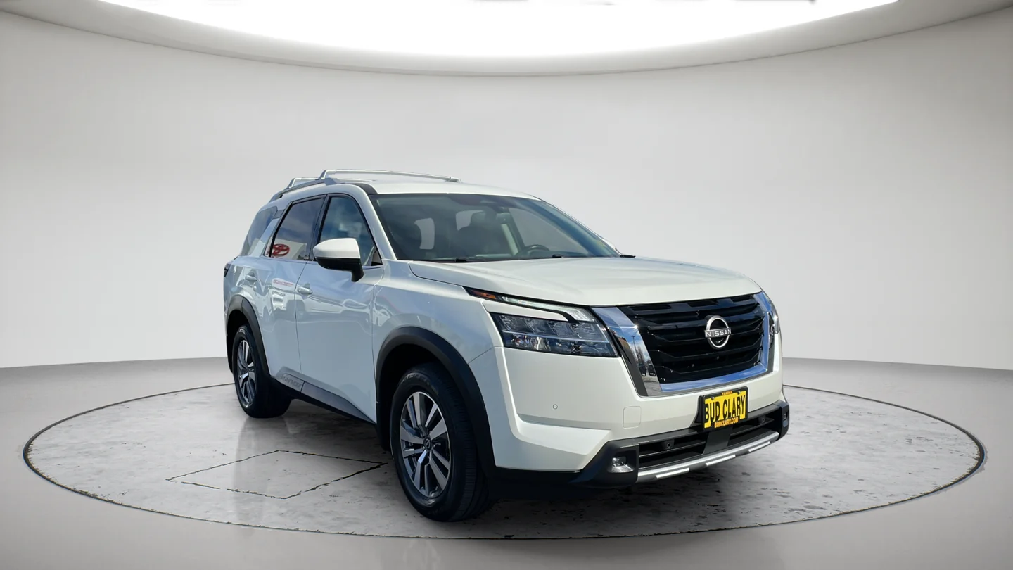 Used 2022 White Nissan SL image 7