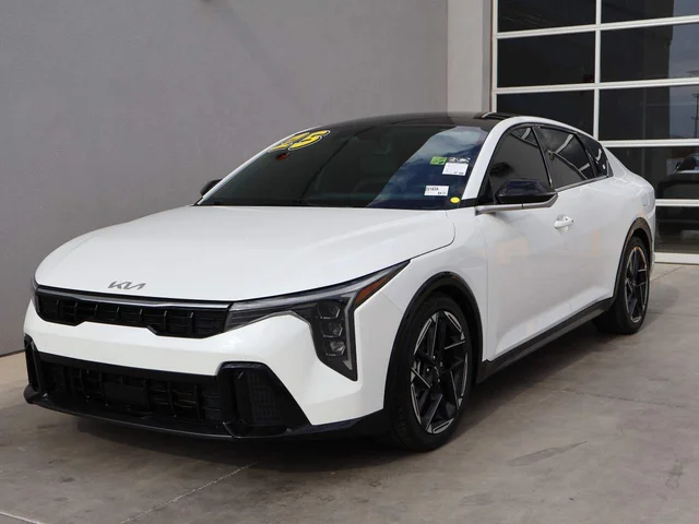 2025 Kia K4 GT-Line