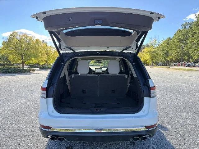 Used 2022 White Lincoln Reserve image 26