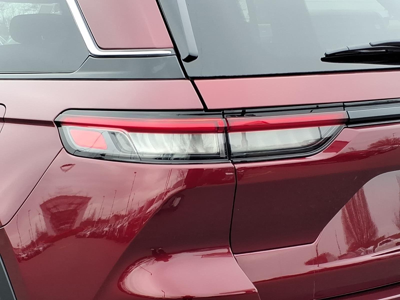 New 2026 Velvet Red Pearl-Coat Exterior Paint Jeep Laredo image 18