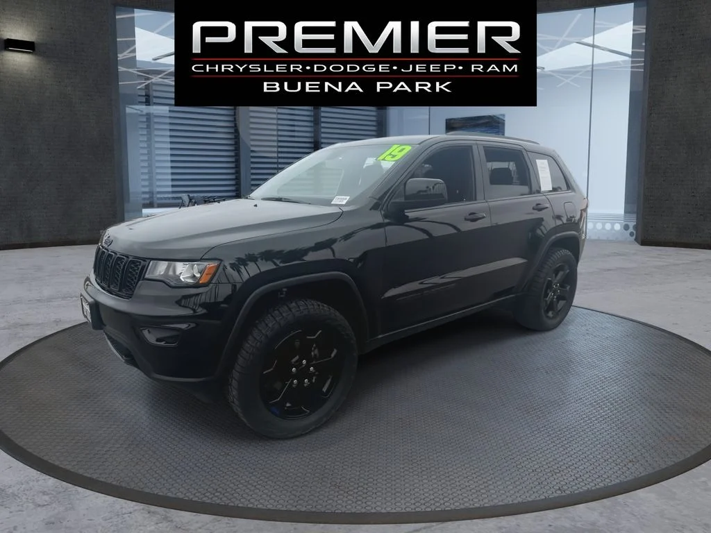 Certified Used 2019 Black Jeep Laredo image 4