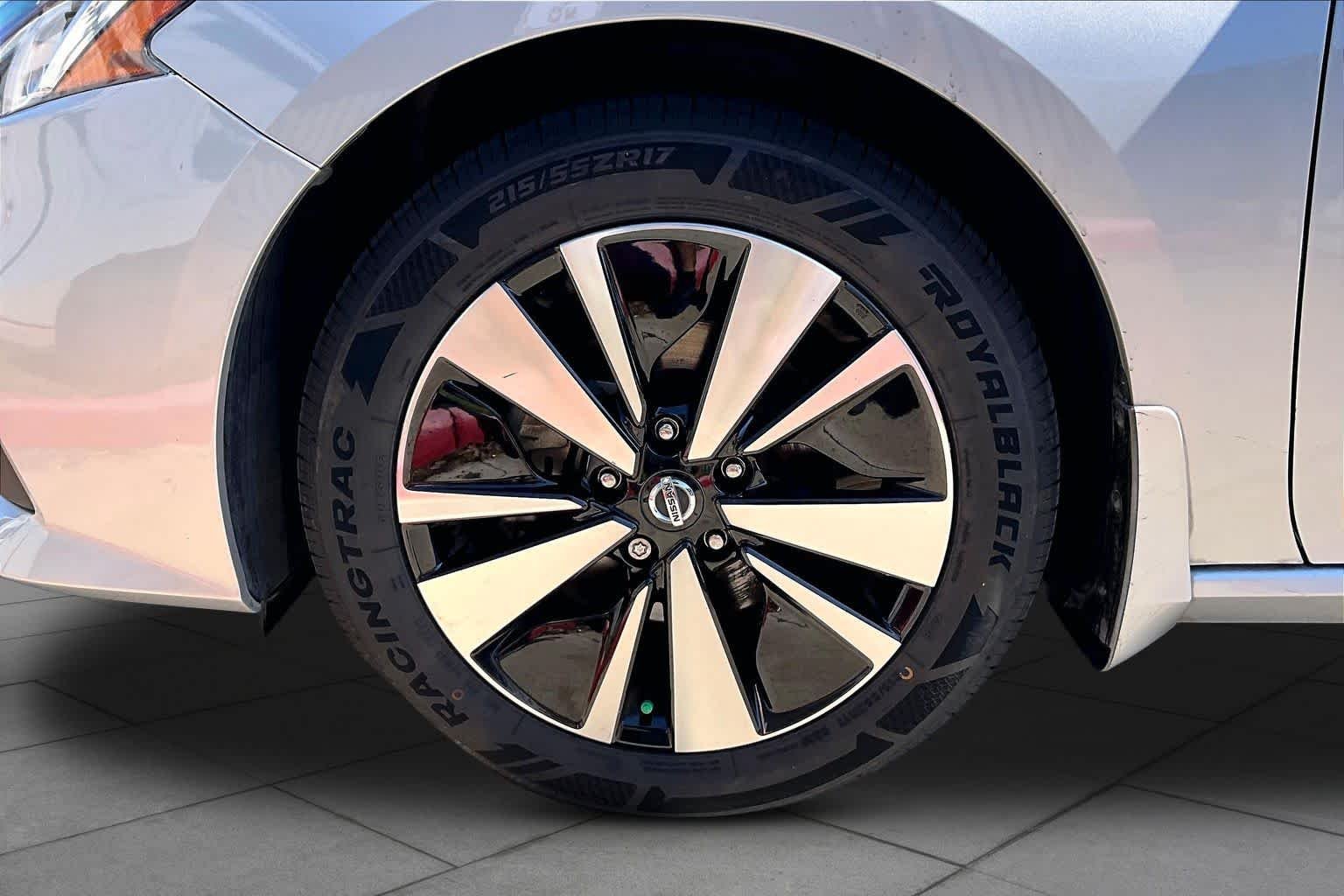 Used 2022 Brilliant Silver Metallic Nissan 2.5 SV image 11
