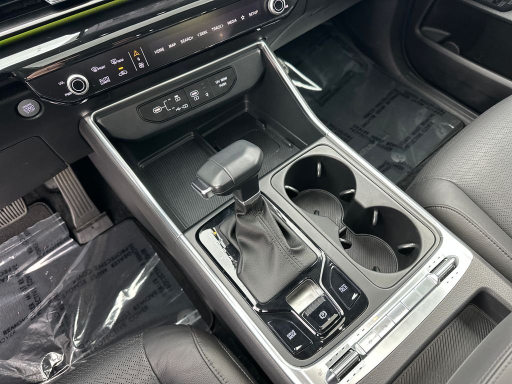Used 2025 Ivory Kia SX Prestige image 24