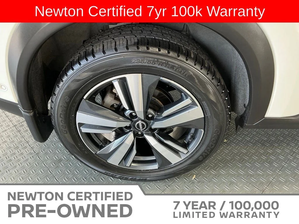 Certified Used 2023 Pearl White Tricoat/Super Black Nissan SL image 52