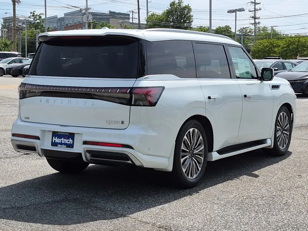 New 2026 RADIANT WHITE INFINITI Luxe 4WD image 3