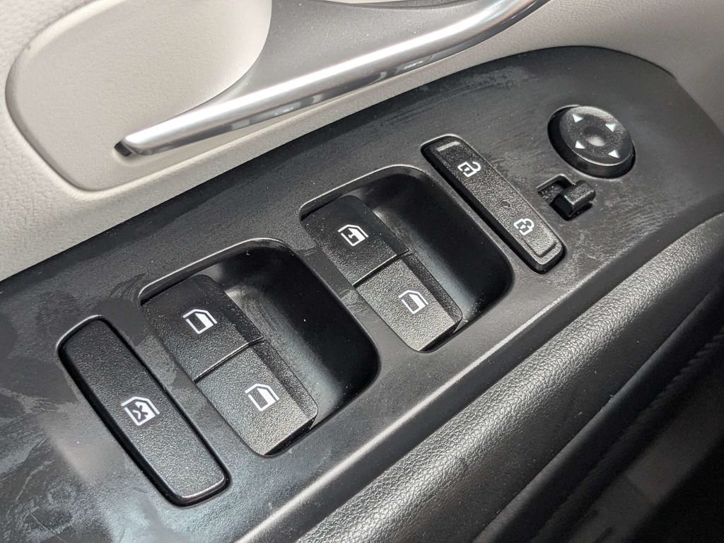 Certified Used 2023 Silver Hyundai SE image 25