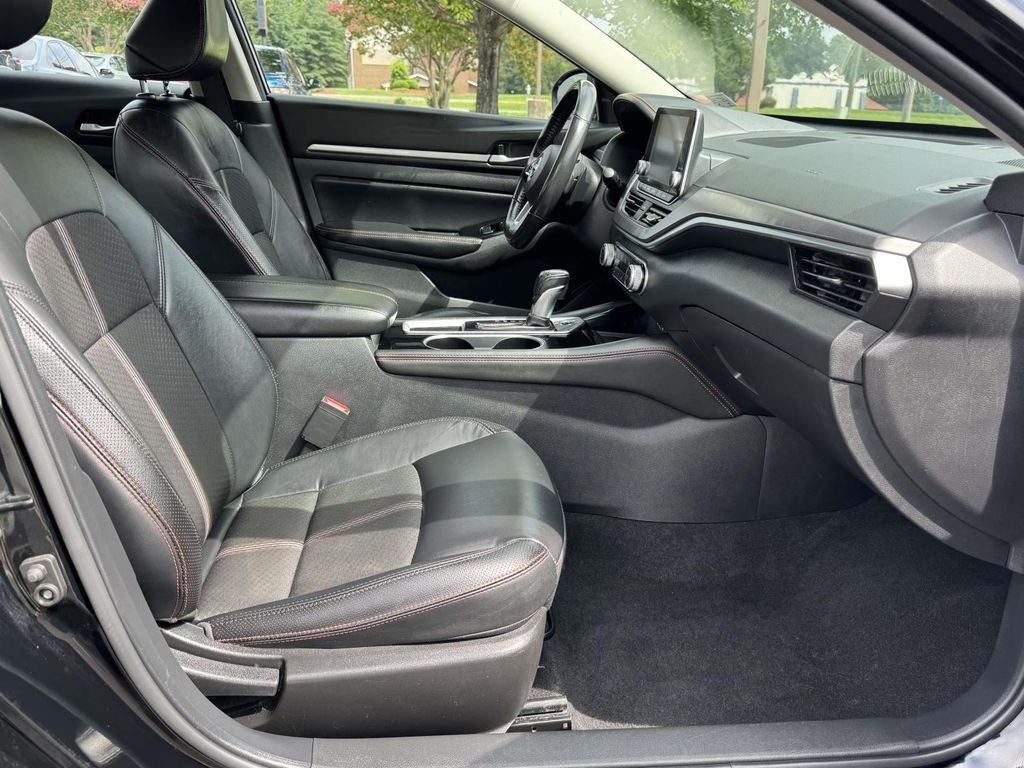 Used 2024 Black Nissan 2.5 SR image 14