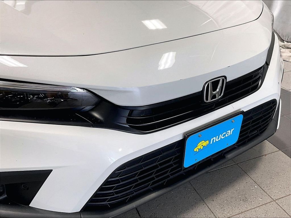Used 2023 Platinum White Honda Touring image 32