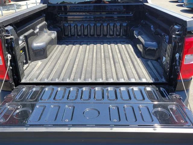 New 2025 Shadow Black Ford XLT image 5