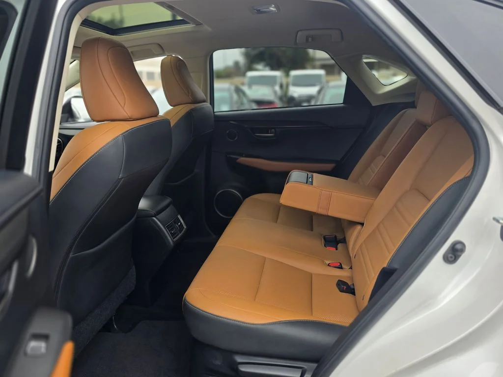 2020 Lexus NX 300 - Photo 17