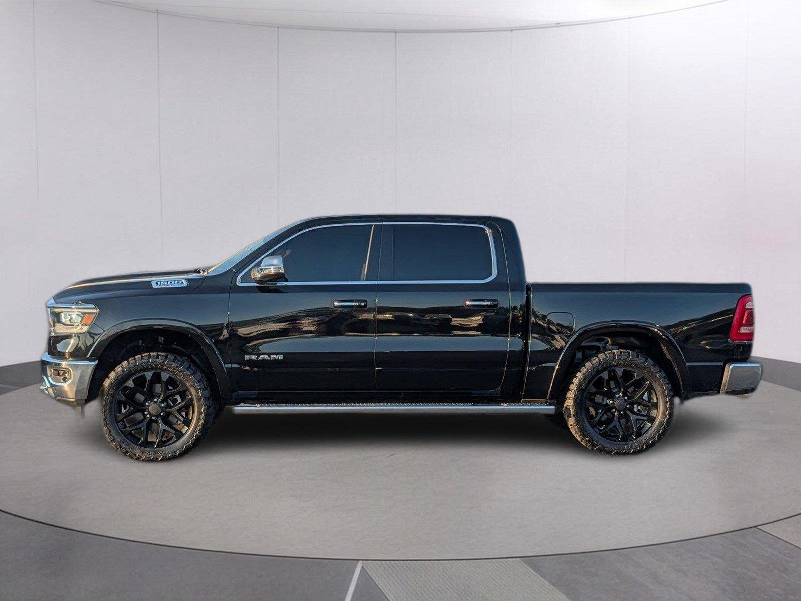 Used 2021 Diamond Black Crystal Pearlcoat Ram Laramie image 2