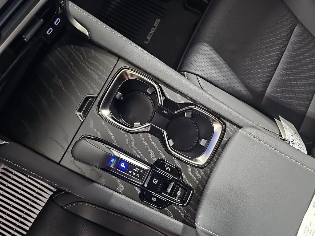 New 2026 Iridium Lexus PREMIUM PLUS image 24