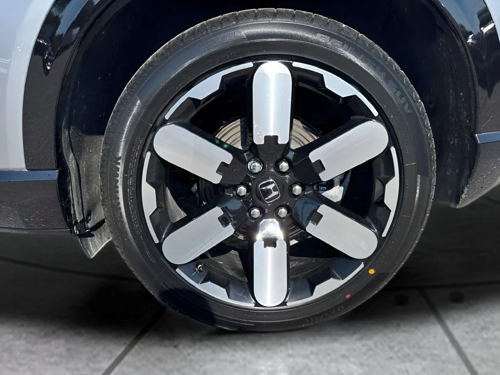 Used 2024 Silver Honda Elite image 34
