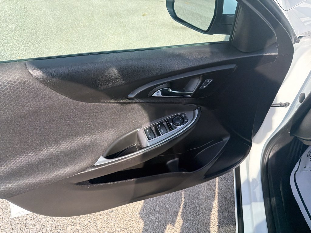 Used 2025 White Chevrolet LT image 11