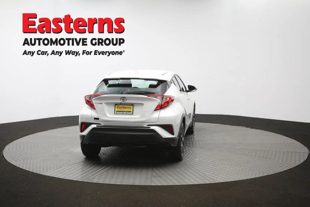 Used 2018 White Toyota XLE Premium image 38