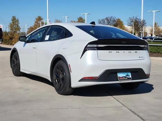 New 2026 Wind Chill Pearl <sup>1</sup> Toyota  SE image 3
