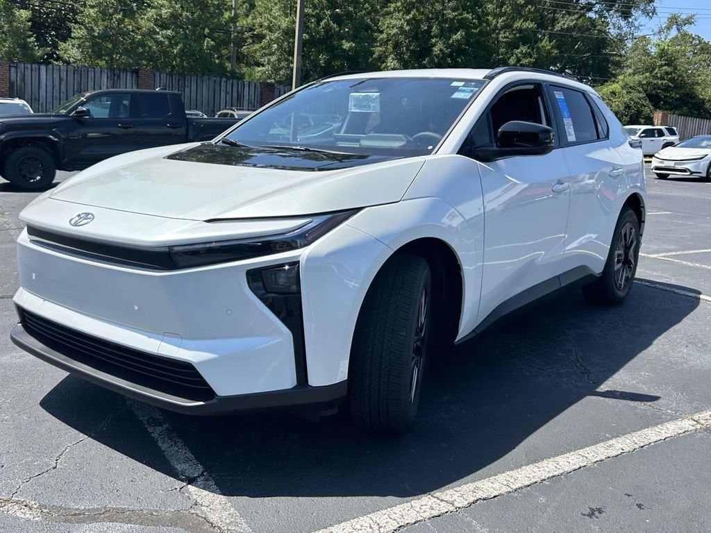 New 2026 Wind Chill Pearl Toyota XLE image 7