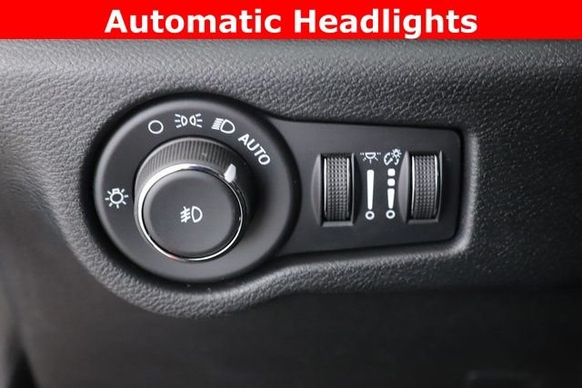 2026 Chrysler Pacifica Select - Photo 20