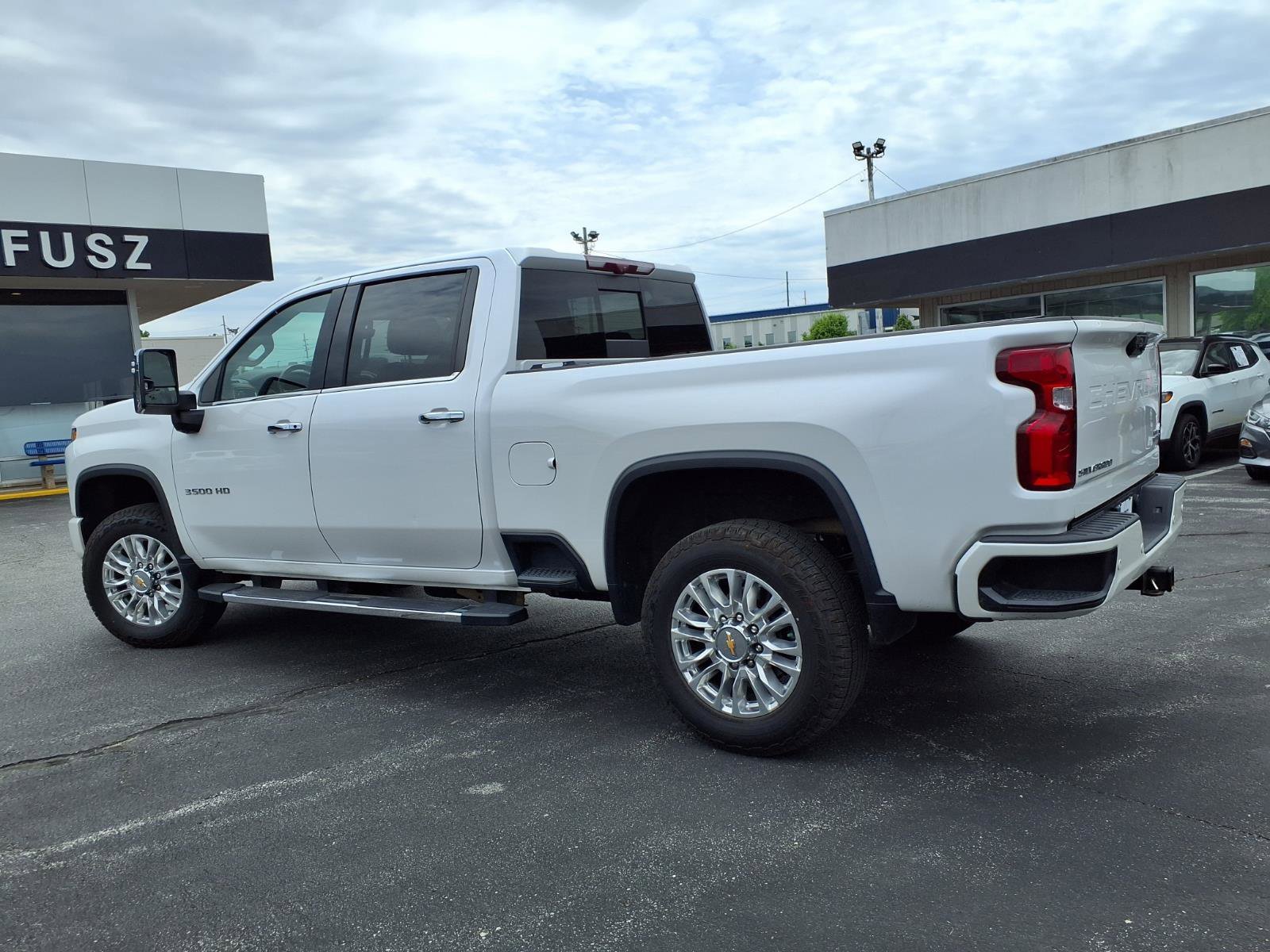 Used 2023 Iridescent Pearl Tricoat Chevrolet High Country image 36