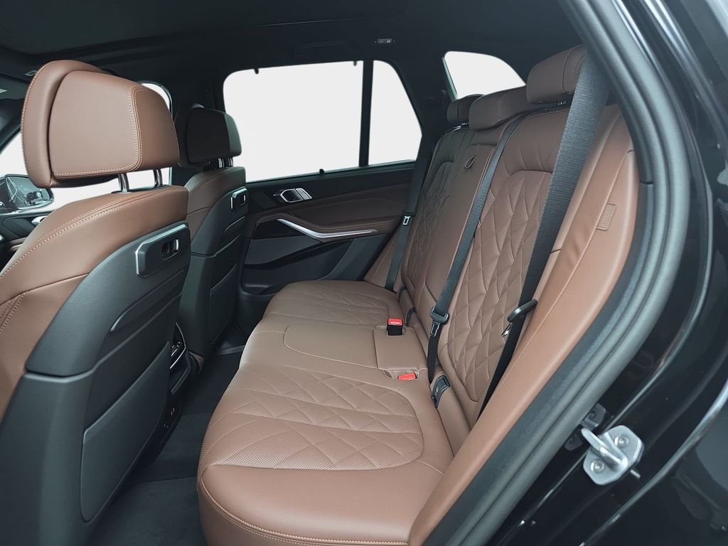 New 2026 Black Sapphire Metallic BMW xDrive40i image 14