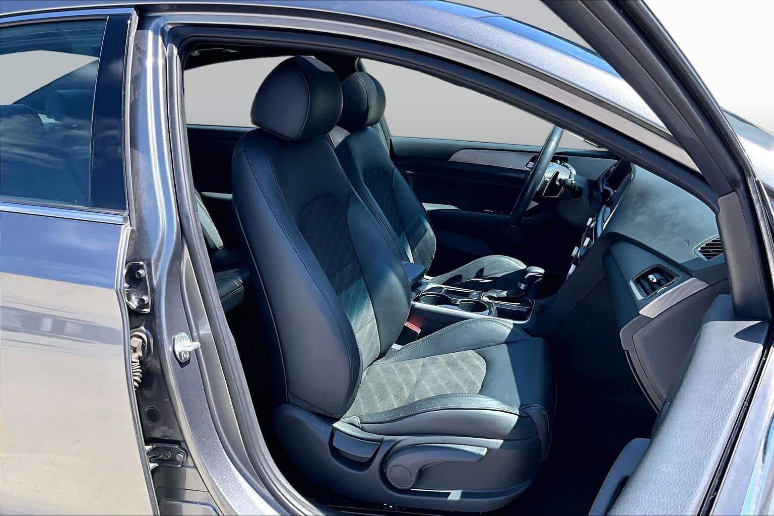 Used 2018 Machine Gray Hyundai Sport image 9