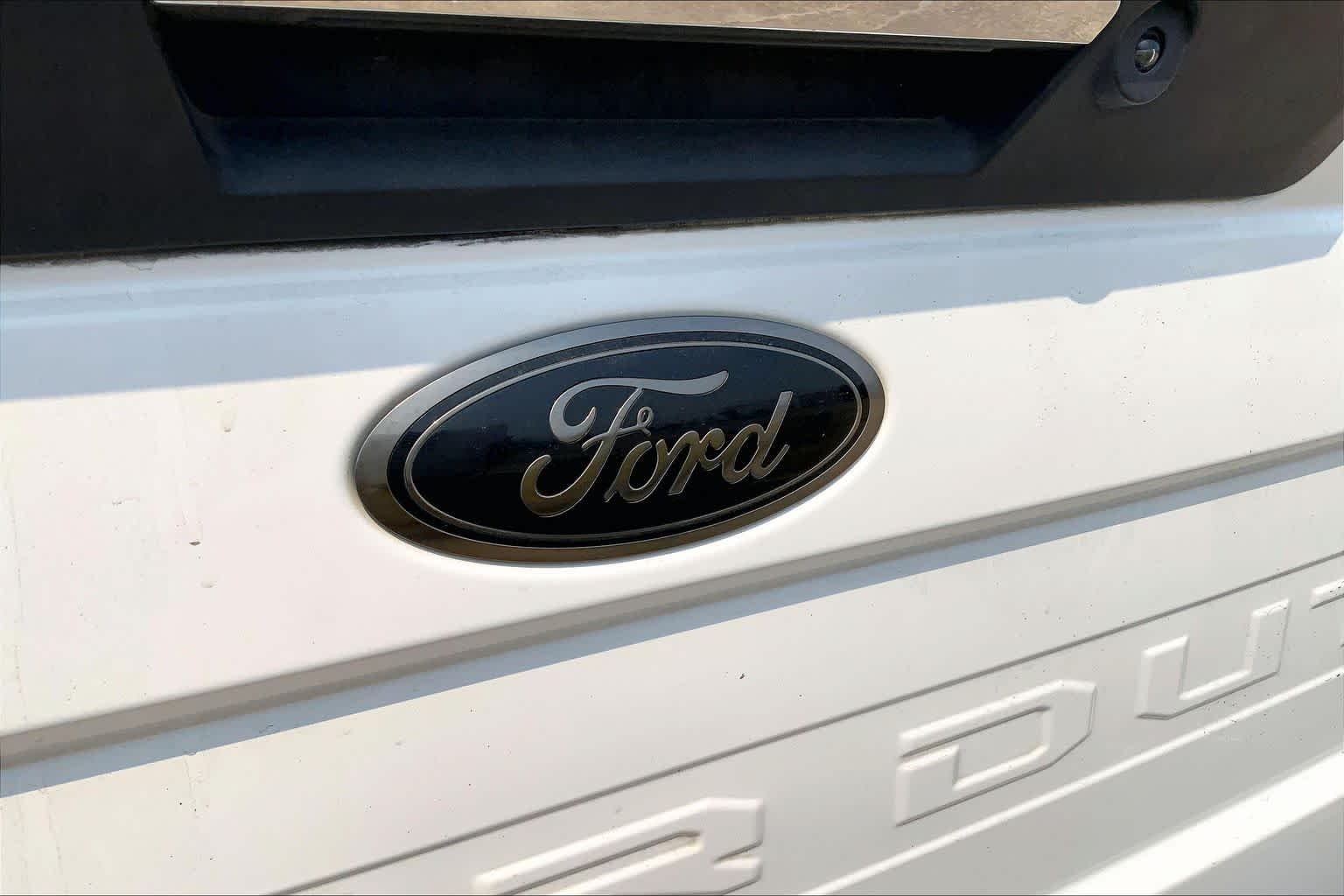 Used 2020 Star White Metallic Tri-Coat Ford LARIAT image 30