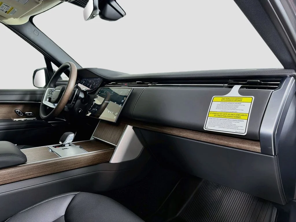 New 2026 Eiger Grey Land Rover SE image 31