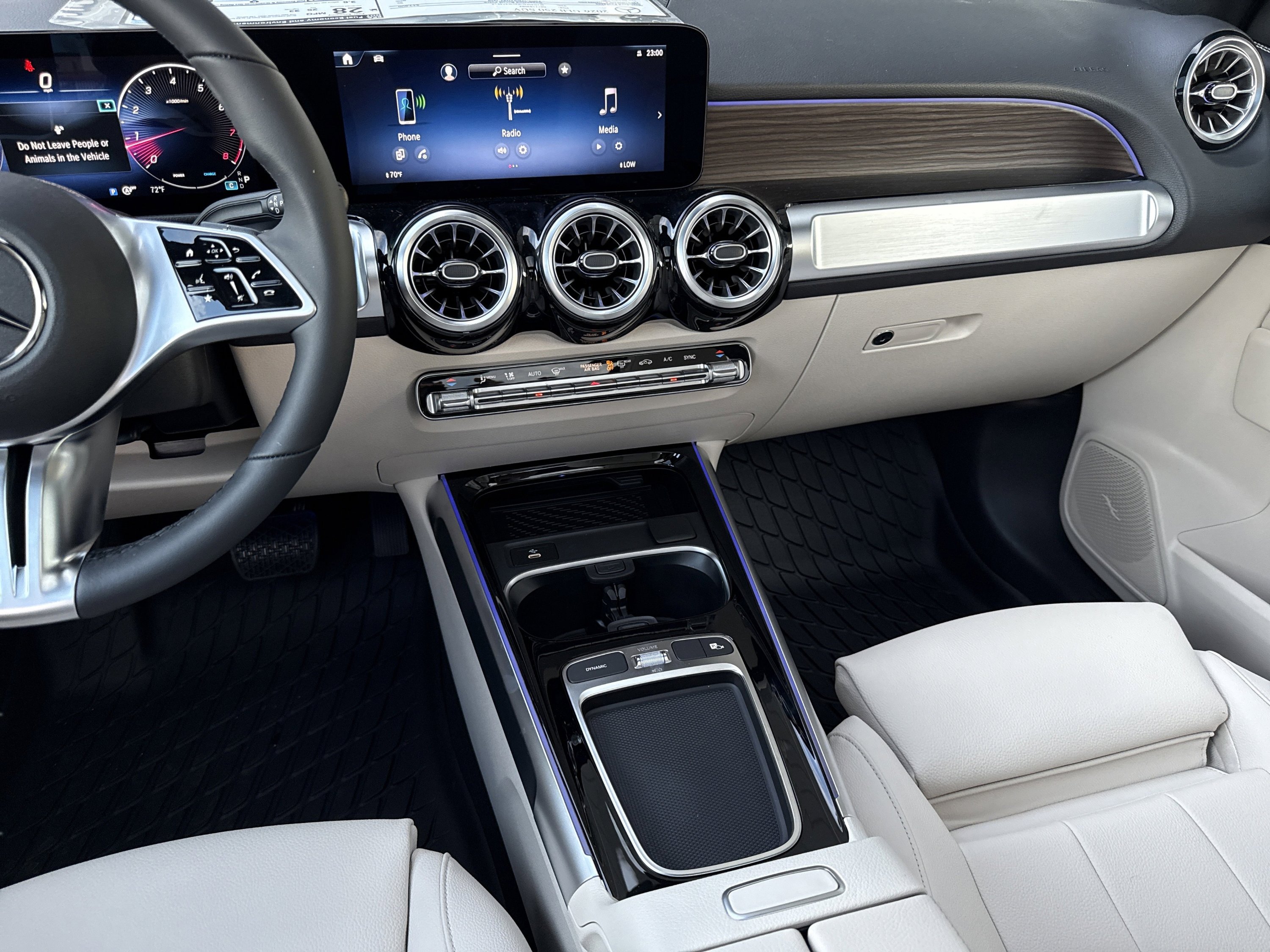 New 2026 Polar White Mercedes-Benz GLB 250 image 40
