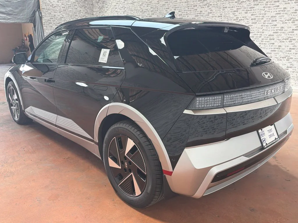 New 2027 Abyss Black Hyundai Limited image 5
