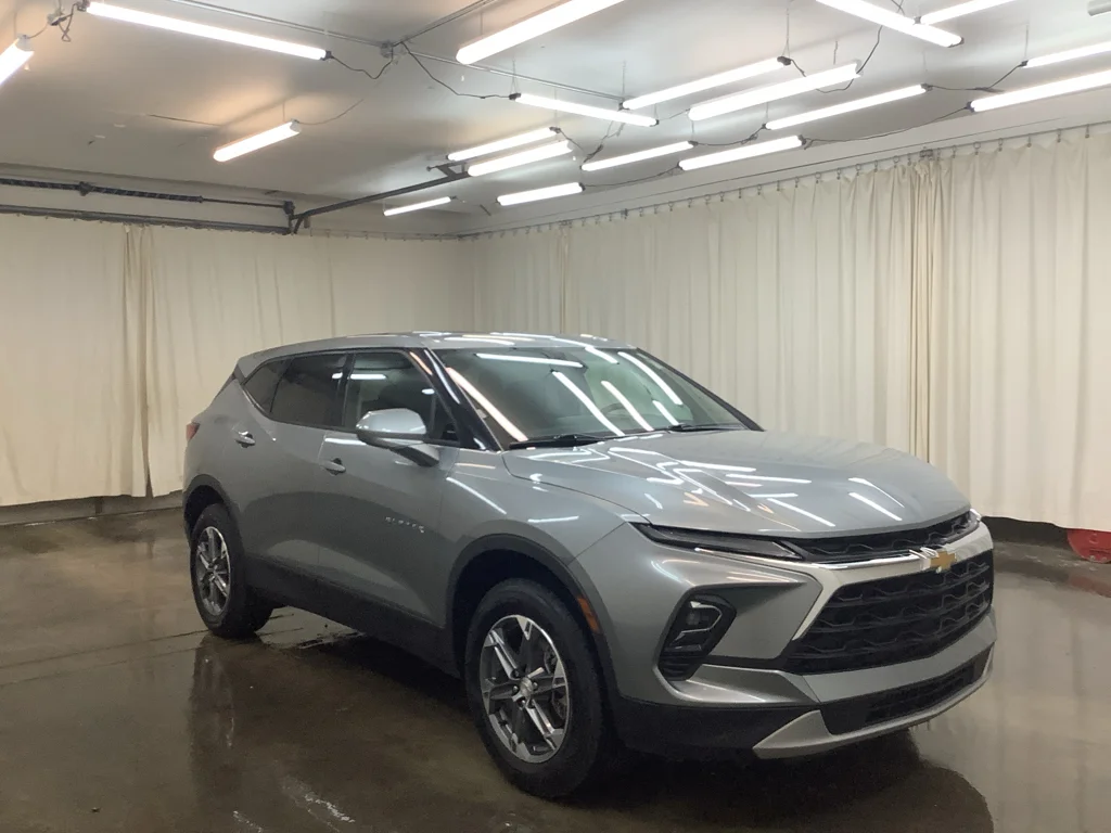 Used 2025 Sterling Gray Metallic Chevrolet LT image 4
