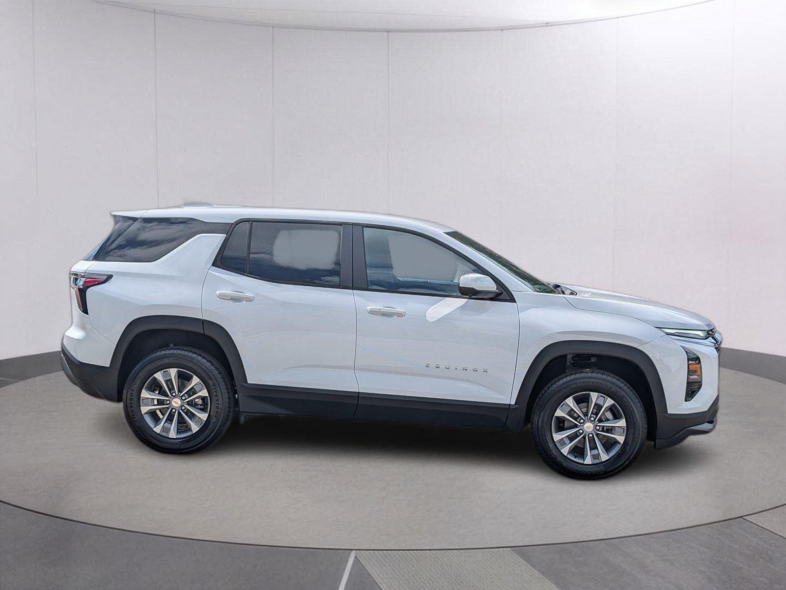 2027 Chevrolet Equinox LT - Photo 6
