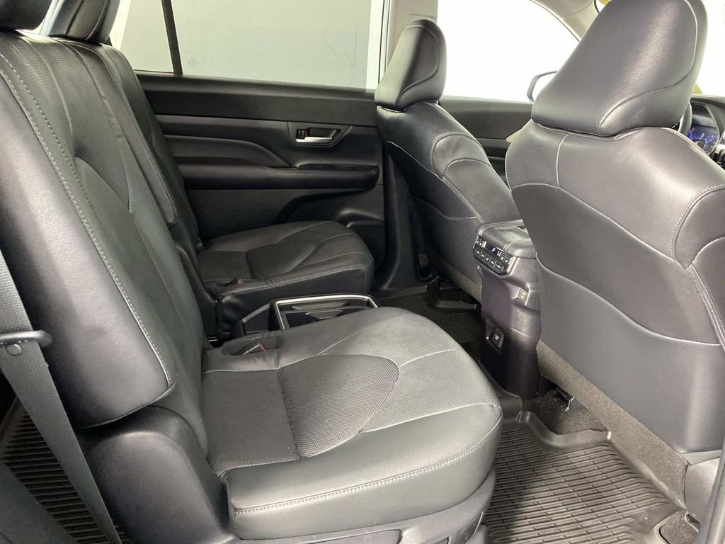 Used 2025 Beige Toyota Platinum image 11